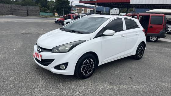 HYUNDAI HB20 1.6 COMFORT STYLE 16V FLEX 4P MANUAL HYUNDAI HB20 1.6 COMFORT STYLE 16V FLEX 4P MANUAL
